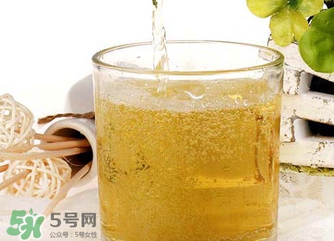 菠蘿啤是碳酸飲料嗎？菠蘿啤不能和什么一起吃？