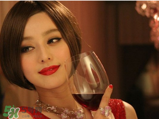 藍(lán)莓酒和葡萄酒哪個(gè)好？藍(lán)莓酒好還是葡萄酒好？