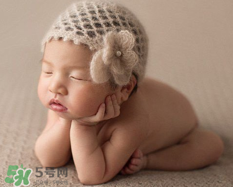 母乳喂養(yǎng)會胸下垂嗎？母乳喂養(yǎng)胸部下垂怎么辦？