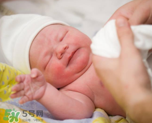 母乳喂養(yǎng)胸會變大嗎？母乳喂養(yǎng)后胸部的變化