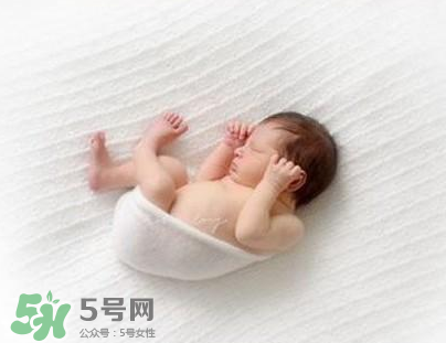 新生兒能用母乳洗臉嗎？新生兒能用母乳擦臉嗎？