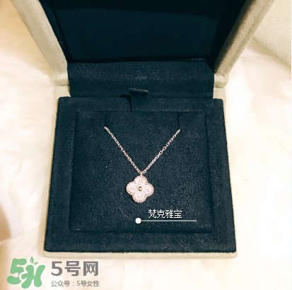 梵克雅寶四葉草項(xiàng)鏈?zhǔn)鞘裁床馁|(zhì)？四葉草項(xiàng)鏈材質(zhì)介紹