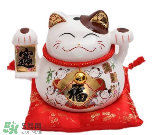 招財貓有什么講究？招財貓左手招什么右手招什么？