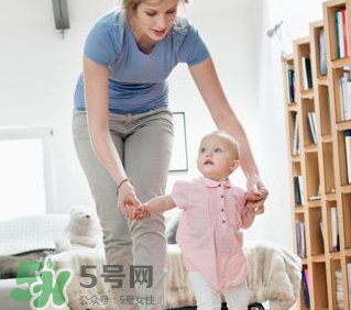 怎么糾正寶寶內(nèi)八字腳？寶寶八字腳幾歲前可以糾正？