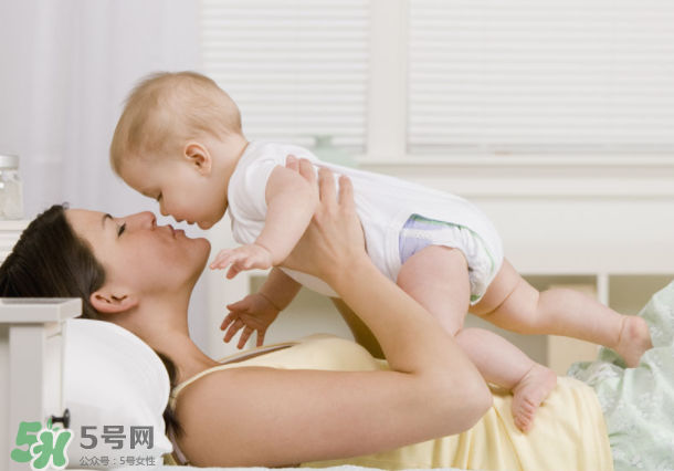 寶寶發(fā)燒可以擦清涼油嗎？寶寶發(fā)燒擦清涼油有副作用嗎？