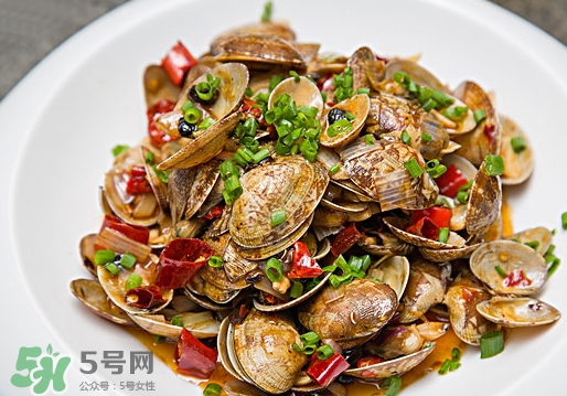 花甲泡了一夜還能吃嗎？花甲泡了一夜吃了會(huì)怎樣