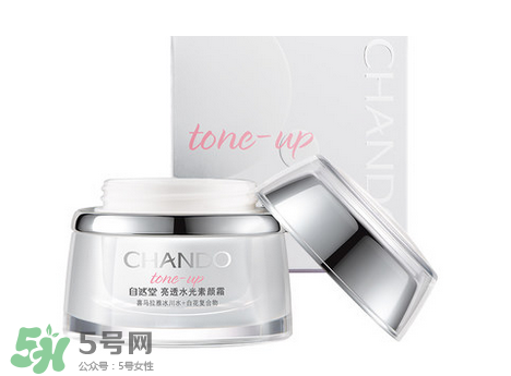 自然堂粉紅素顏霜和水光素顏霜有什么區(qū)別？哪款好用？