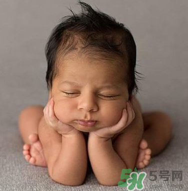 新生兒臍帶發(fā)炎可以用菜油擦嗎？臍帶能不能用菜油擦？