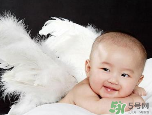 新生兒吃母乳拉稀是怎么回事？新生兒吃母乳拉稀怎么辦？