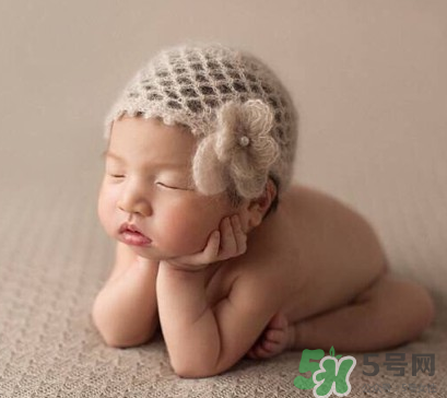 新生兒吃母乳會撐到嗎？新生兒吃母乳會吃撐嗎？