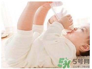 新生兒一月長(zhǎng)幾斤正常？新生兒一月長(zhǎng)多少厘米？