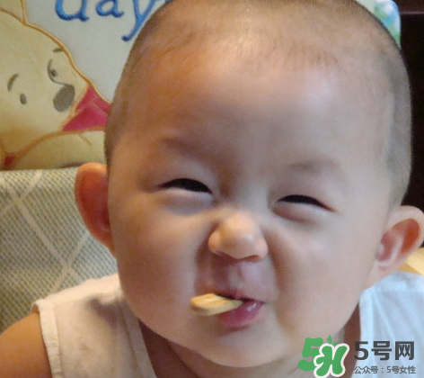 磨牙餅干幾個月寶寶能吃？磨牙餅干幾個月吃？