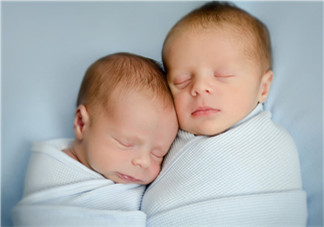 新生兒吃母乳需要喝水嗎？新生兒需不需要要喝水？