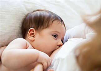 新生兒吃母乳一次吃多久？新生兒吃母乳一次十分鐘正常嗎？
