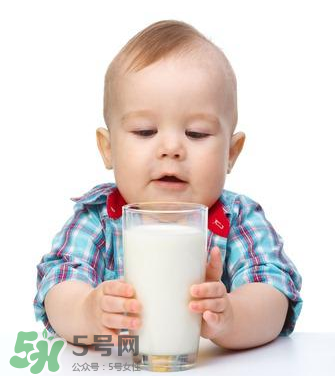 兒童能喝老年人奶粉嗎？老年人奶粉小孩能不能喝？