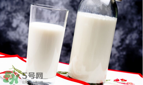 嬰兒奶粉老人能喝嗎？老人能不能喝嬰兒奶粉？