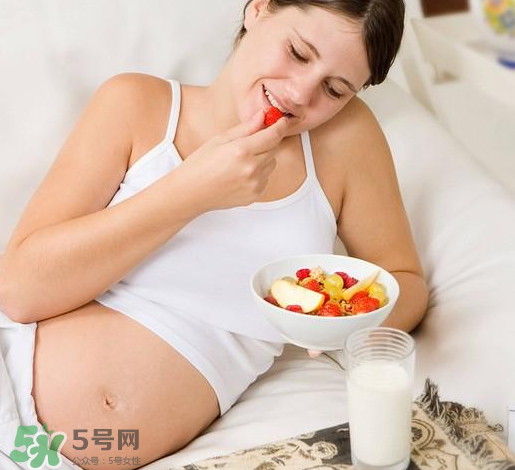 孕婦吃甜食寶寶會(huì)頭大嗎？孕期吃甜食寶寶會(huì)頭變大嗎？