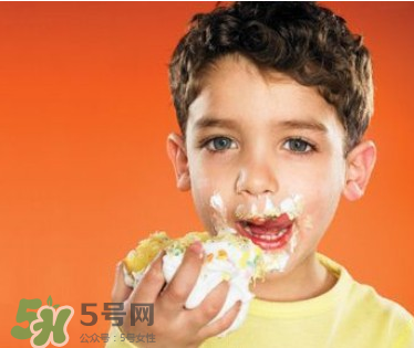 寶寶愛吃甜食智力會下降嗎？兒童愛吃糖會影響智力嗎？