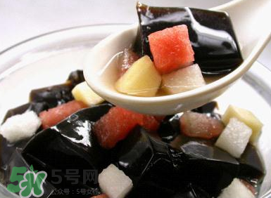 龜苓膏是烏龜做的嗎？龜苓膏是什么做的？