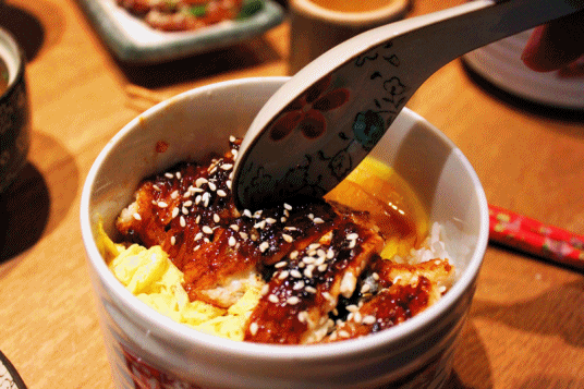 鰻魚飯好吃嗎？鰻魚飯有刺嗎？