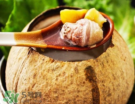 椰子雞里面的耶肉能吃嗎？椰子雞湯底怎麼做