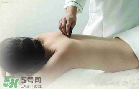 刮痧痛嗎？刮痧疼還是拔罐疼