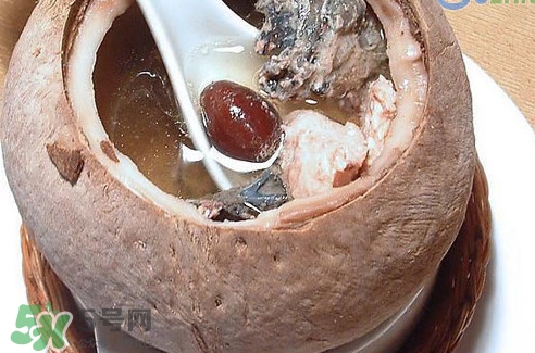 椰子雞里面的耶肉能吃嗎？椰子雞湯底怎麼做