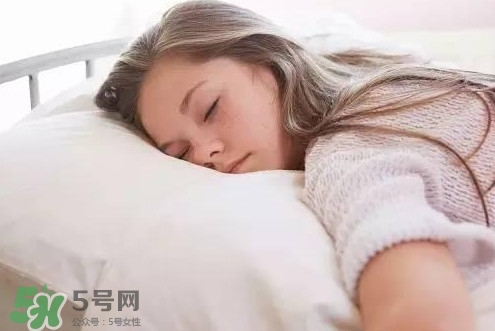 晚上睡覺趴著睡好嗎？晚上趴著睡覺有什么壞處