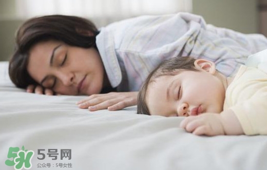 晚上睡覺趴著睡好嗎？晚上趴著睡覺有什么壞處