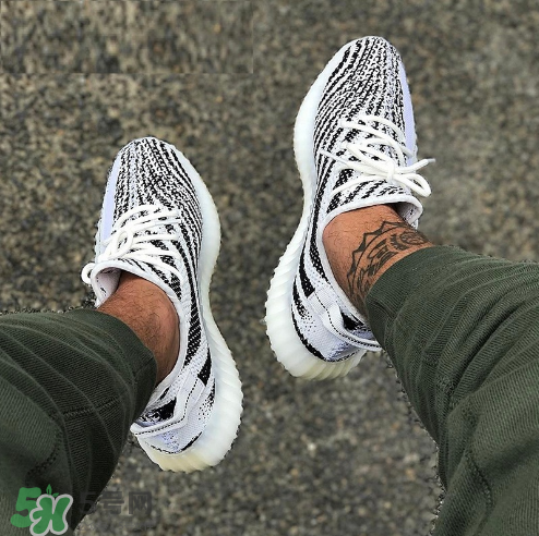 adidas yeezy 350 v2 boost zebra白斑馬市場(chǎng)價(jià)多少錢？