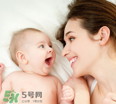 寶寶吐奶和哭有關(guān)系嗎？寶寶哭會引起吐奶嗎？