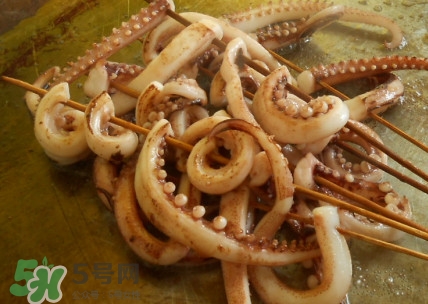 鐵板魷魚有營養(yǎng)嗎？鐵板魷魚對身體有害嗎
