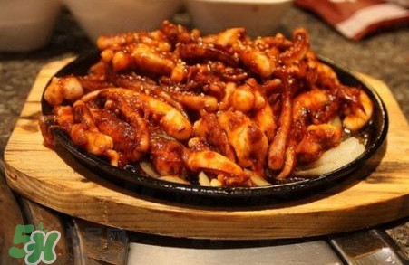 鐵板魷魚(yú)怎么做好吃？鐵板魷魚(yú)使用了什么香料