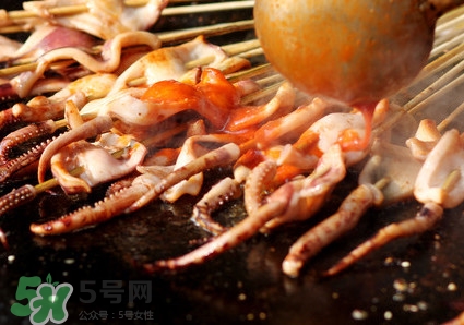 鐵板魷魚有營養(yǎng)嗎？鐵板魷魚對身體有害嗎
