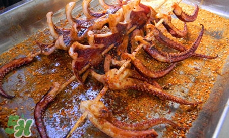 鐵板魷魚(yú)怎么做好吃？鐵板魷魚(yú)使用了什么香料