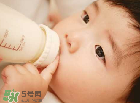 如何戒夜奶寶寶不痛苦？寶寶如何戒夜奶？