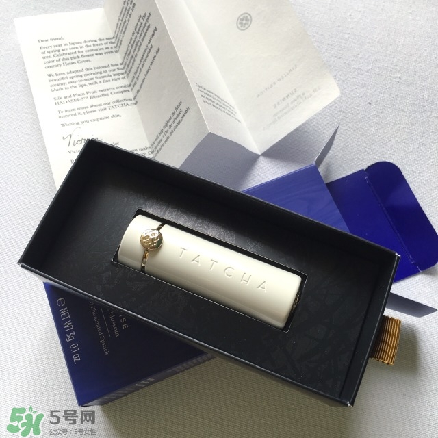 tatcha梅子粉好看嗎？tatcha白管口紅梅子粉試色