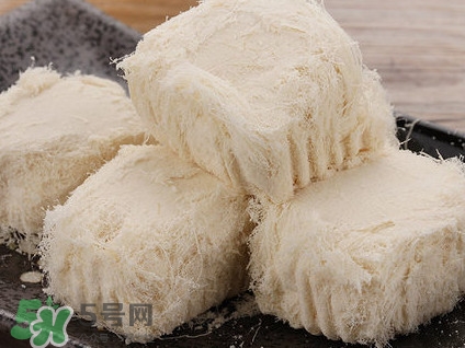 龍須糖是什么做的？龍須糖上面一層粉是什么粉