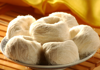 龍須糖是什么做的？龍須糖上面一層粉是什么粉