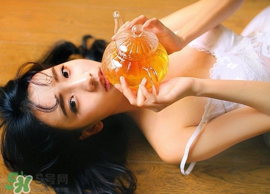 三伏貼能治痛經(jīng)嗎？三伏貼治療痛經(jīng)貼哪里哪個(gè)穴位？