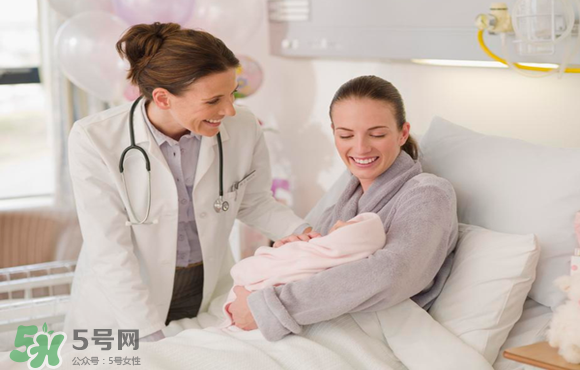 三伏天坐月子可以洗澡嗎？三伏天坐月子可以穿短袖嗎？