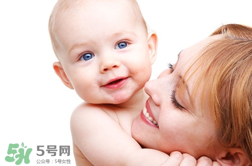 三伏天坐月子可以洗澡嗎？三伏天坐月子可以穿短袖嗎？