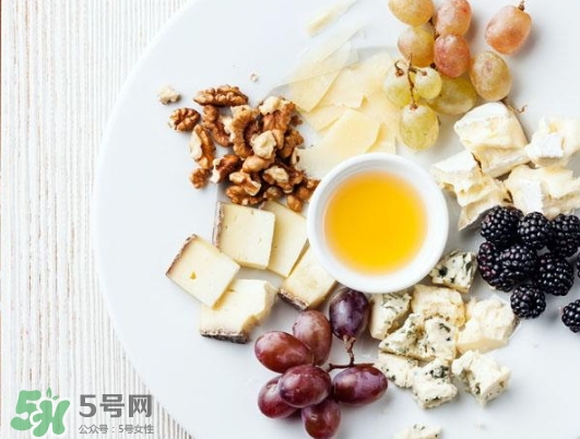 貼三伏貼不能吃什么？三伏貼不能吃什么食物？