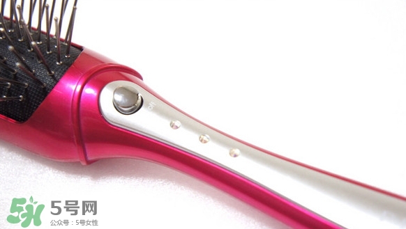 小泉成器音波電動梳怎么用？小泉成器音波震動梳子使用方法