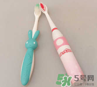 兒童電動(dòng)牙刷聲波的好還是旋轉(zhuǎn)的好？?jī)和妱?dòng)牙刷怎么選？