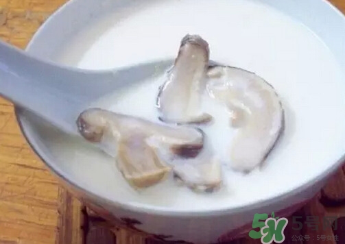 牛奶燉香菇可以治鼻炎嗎？牛奶燉香菇吃了有什么作用？
