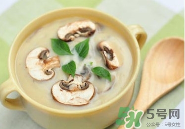 牛奶燉香菇可以治鼻炎嗎？牛奶燉香菇吃了有什么作用？