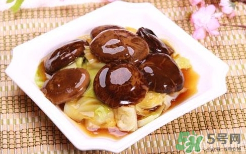 牛奶燉香菇可以治鼻炎嗎？牛奶燉香菇吃了有什么作用？