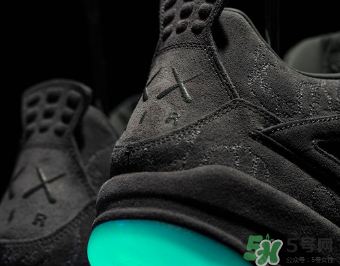 kaws與air jordan 4黑色版本親友限定款什么時候發(fā)售？