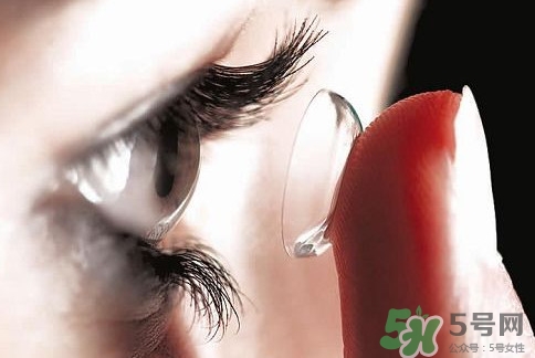 隱形眼鏡一天能戴多久？隱形眼鏡多久更換一次？